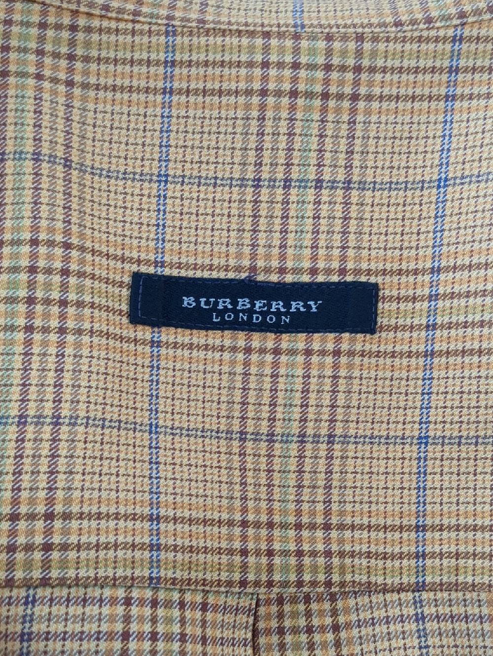 Viral Reworked Ruffled Collar Burberry - Picture 4 of 6